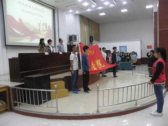 学生代表宣誓.jpg 学生代表宣誓.jpg